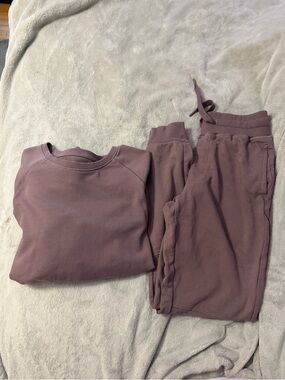 Women’s American Tall Crewneck and Jogger Set